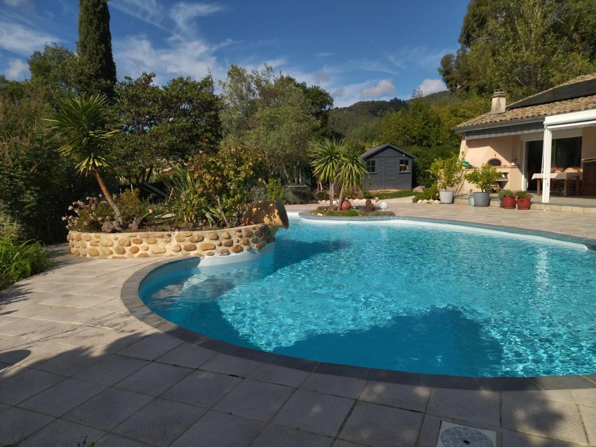 Les Petites Roches Bed & Breakfast *